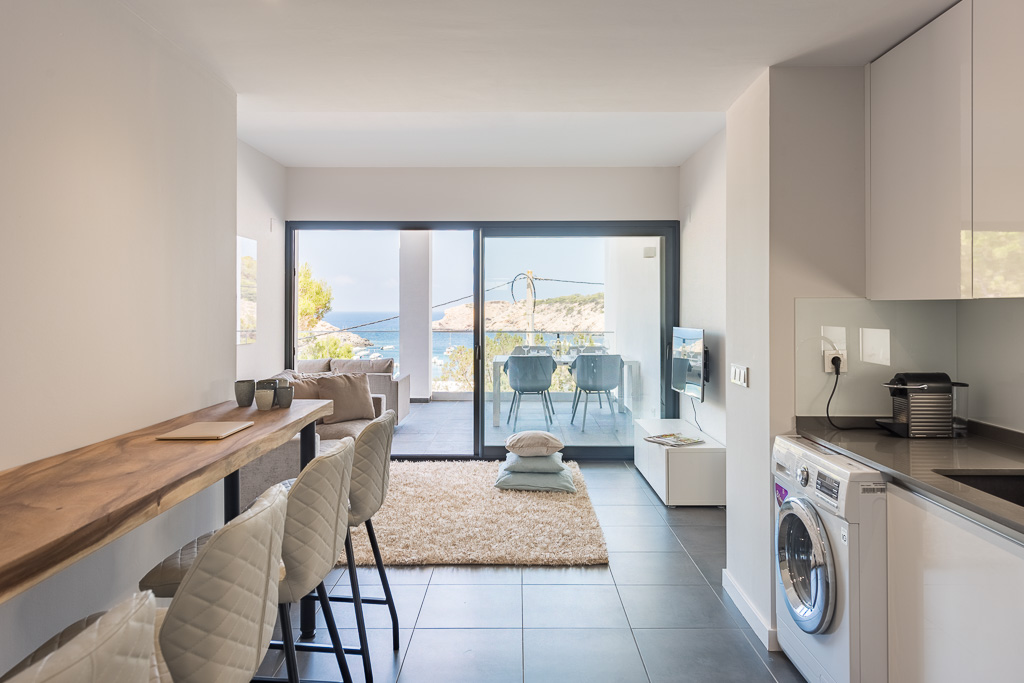 Resa Estates Ibiza te koop appartement Vadella Mar zee zicht living 2.jpg